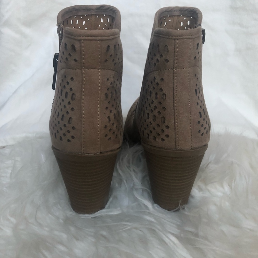 ❌SOLD❌👢Esprit Summer Perforated Ankle Booties Size 6 - Picture 3 of 5